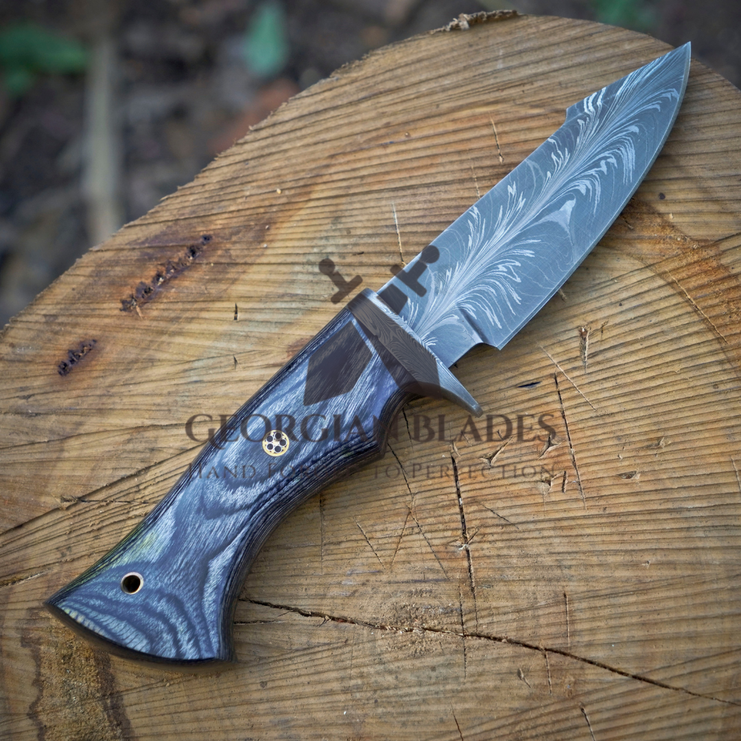 The Audie Hunter - Handcrafted Hunting Knife with Feather Damascus Blade & Leather Sheath