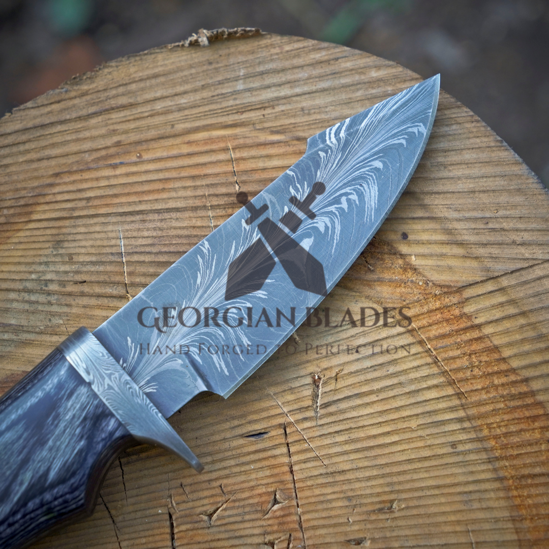 The Audie Hunter - Handcrafted Hunting Knife with Feather Damascus Blade & Leather Sheath