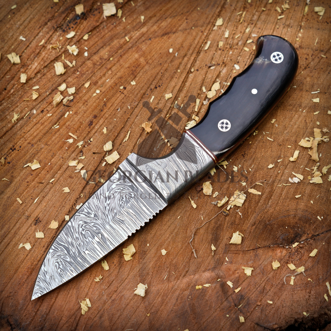 Firefang Damascus Skinner - 7.25" Hand Forged Damascus Steel Full Tang Skinner Knife - Buffalo Horn Handle