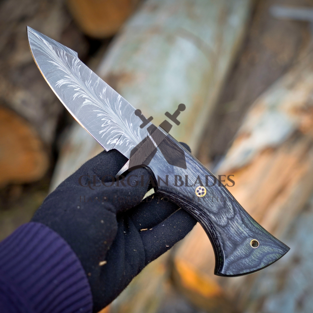 The Audie Hunter - Handcrafted Hunting Knife with Feather Damascus Blade & Leather Sheath