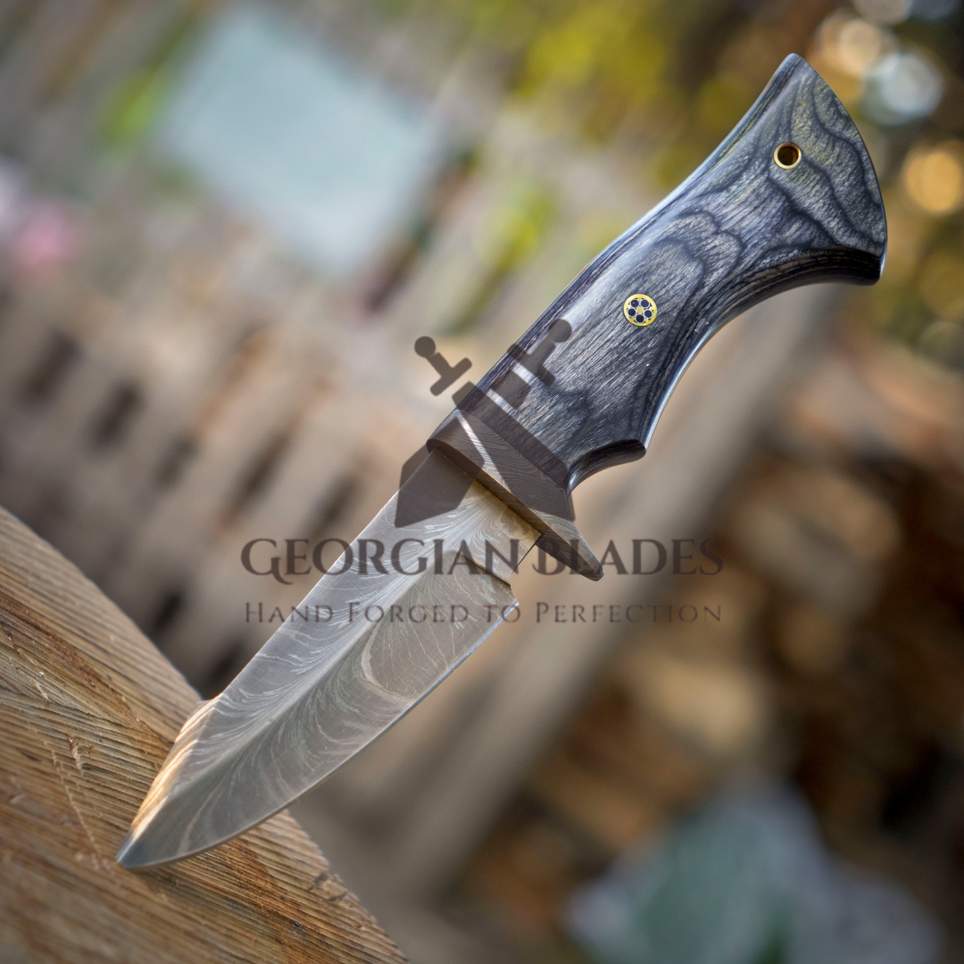 The Audie Hunter - Handcrafted Hunting Knife with Feather Damascus Blade & Leather Sheath