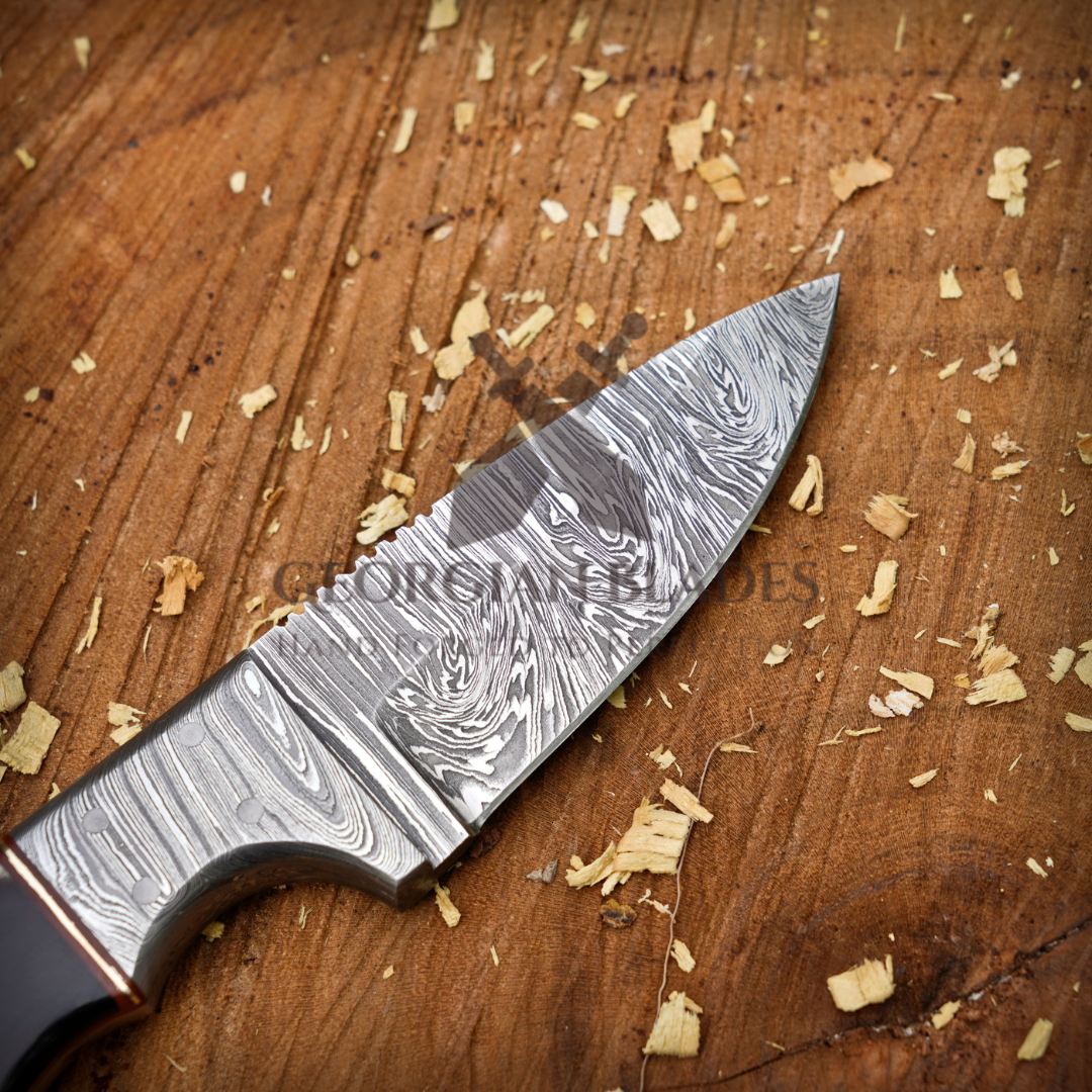 Firefang Damascus Skinner - 7.25" Hand Forged Damascus Steel Full Tang Skinner Knife - Buffalo Horn Handle