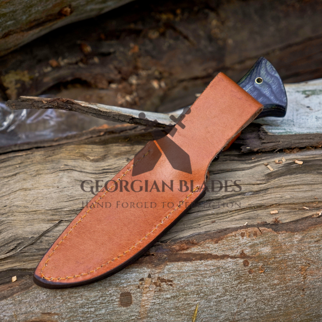 The Audie Hunter - Handcrafted Hunting Knife with Feather Damascus Blade & Leather Sheath