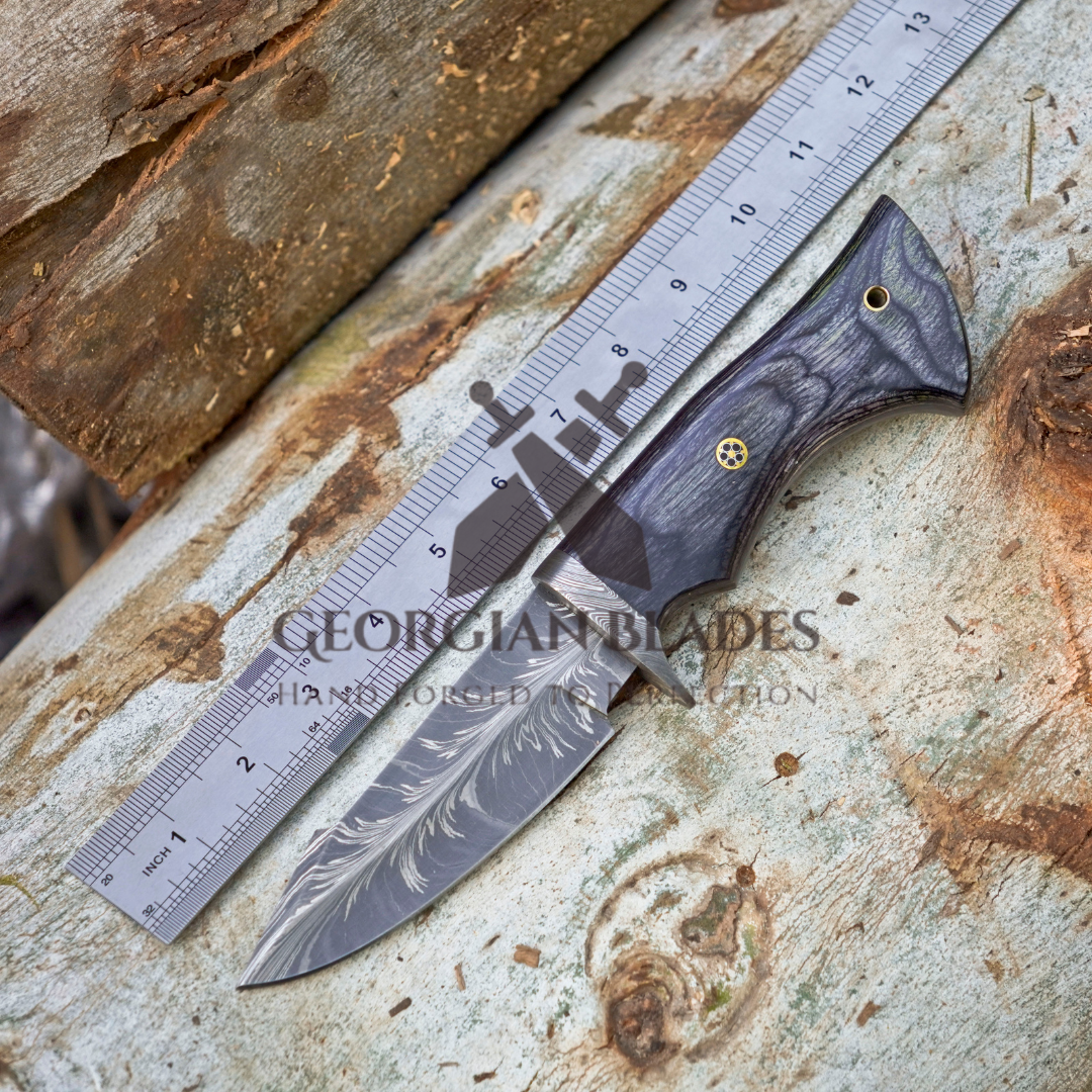 The Audie Hunter - Handcrafted Hunting Knife with Feather Damascus Blade & Leather Sheath