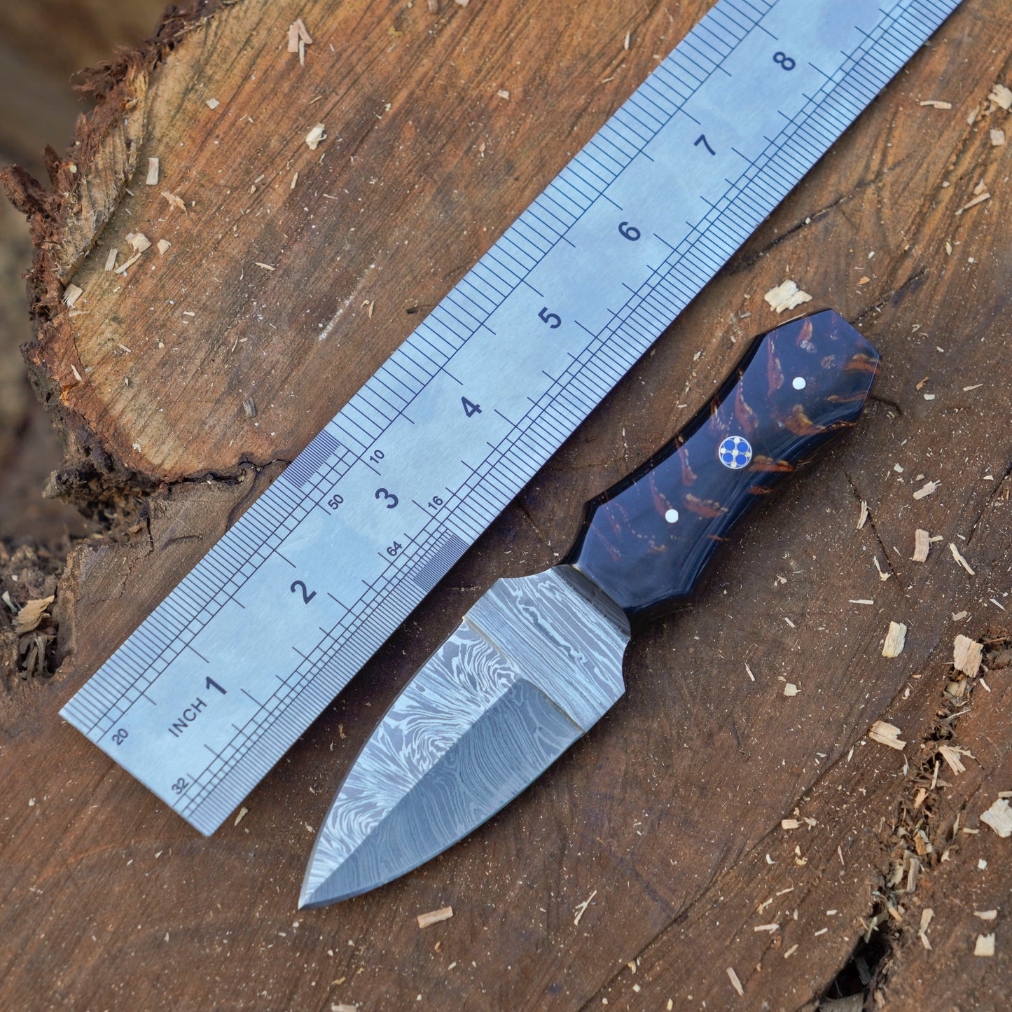 Pine Ridge – Damascus Steel Field Knife with Epoxy Pine-Cone Handle
