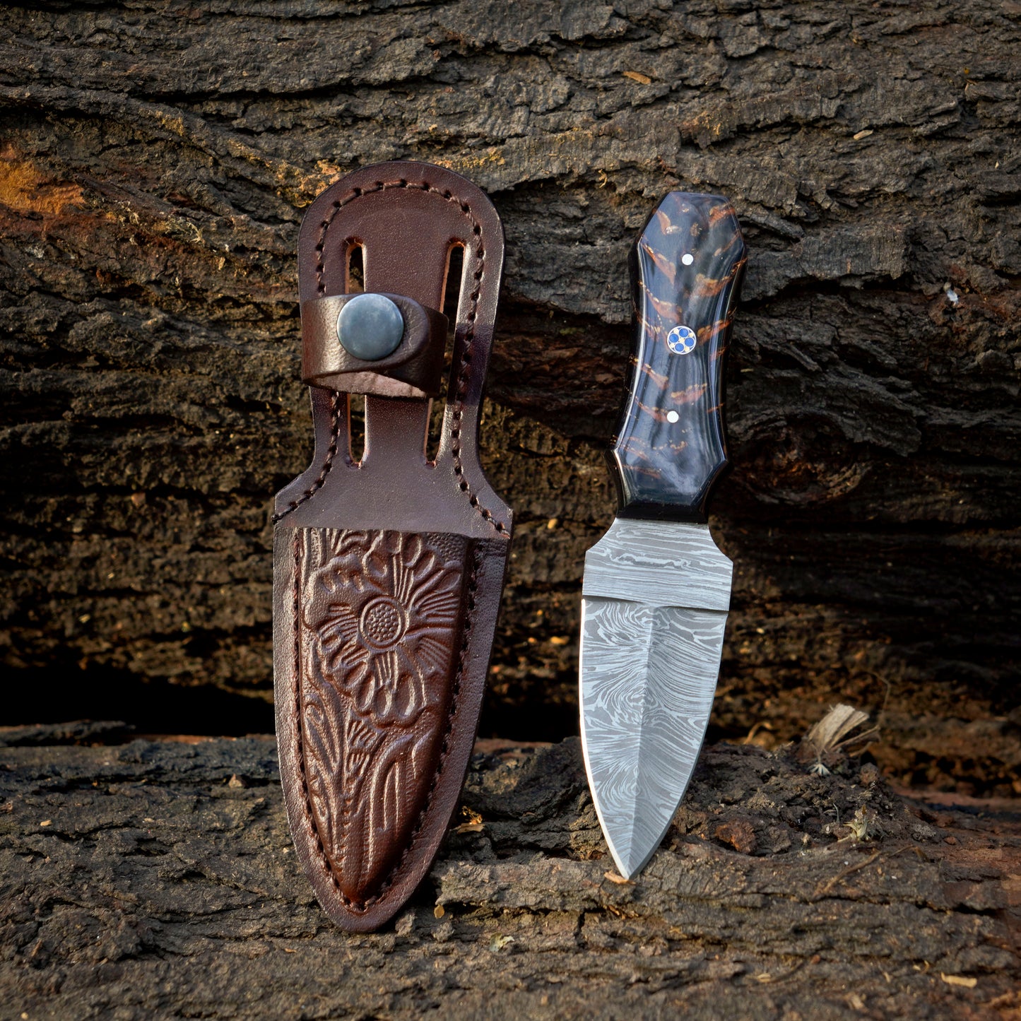 Pine Ridge – Damascus Steel Field Knife with Epoxy Pine-Cone Handle