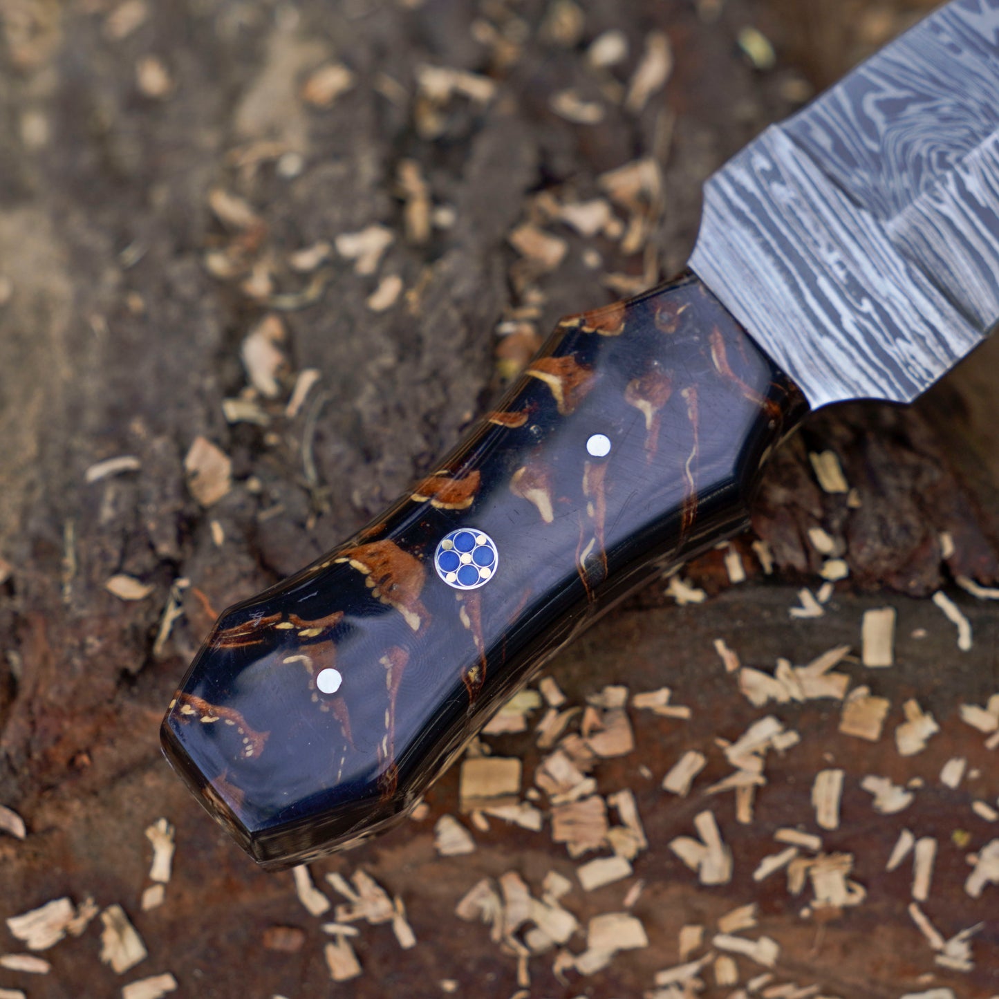 Pine Ridge – Damascus Steel Field Knife with Epoxy Pine-Cone Handle