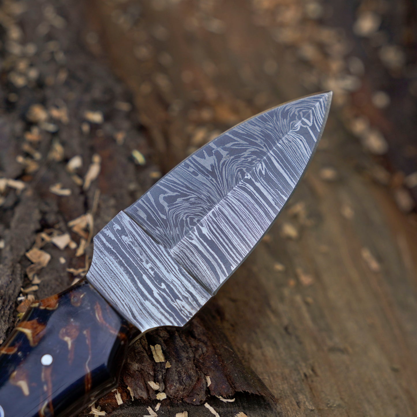 Pine Ridge – Damascus Steel Field Knife with Epoxy Pine-Cone Handle