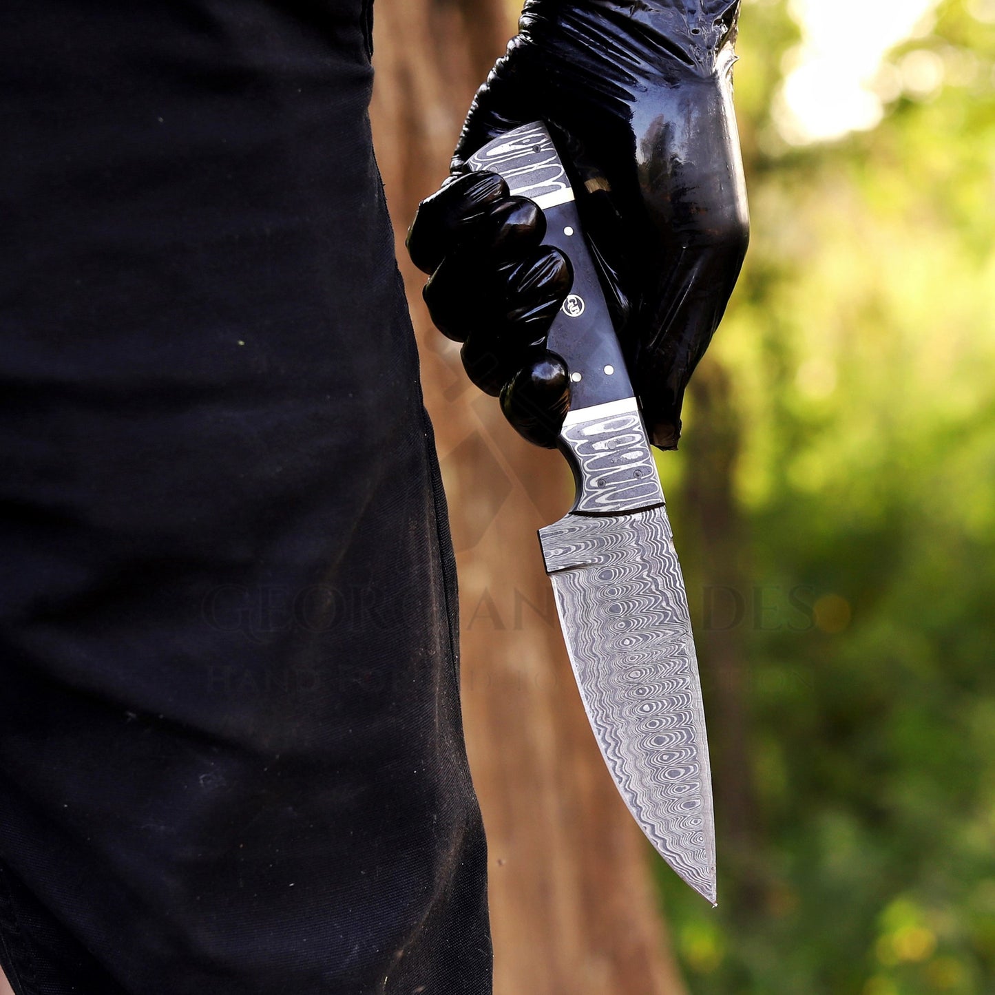 The Thorpe Hunter – 9 inch Hand-Forged Damascus Hunting Knife with Ram Horn Handle and Leather Sheath