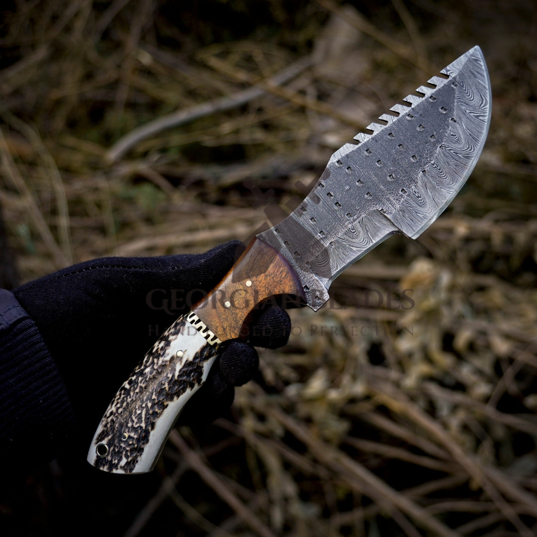 Nightfall Navigator: HANDMADE FORGED DAMASCUS BUSHCRAFT TRACKER KNIFE FULL TANG - Stag Antler & Wood Handle