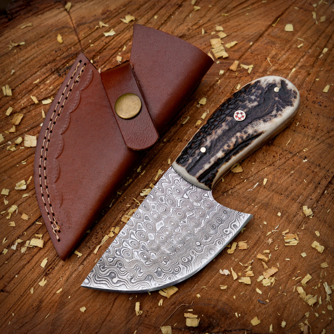 Hand-Forged Damascus Steel Blade Skinning Knife – Perfect for Outdoor Enthusiasts