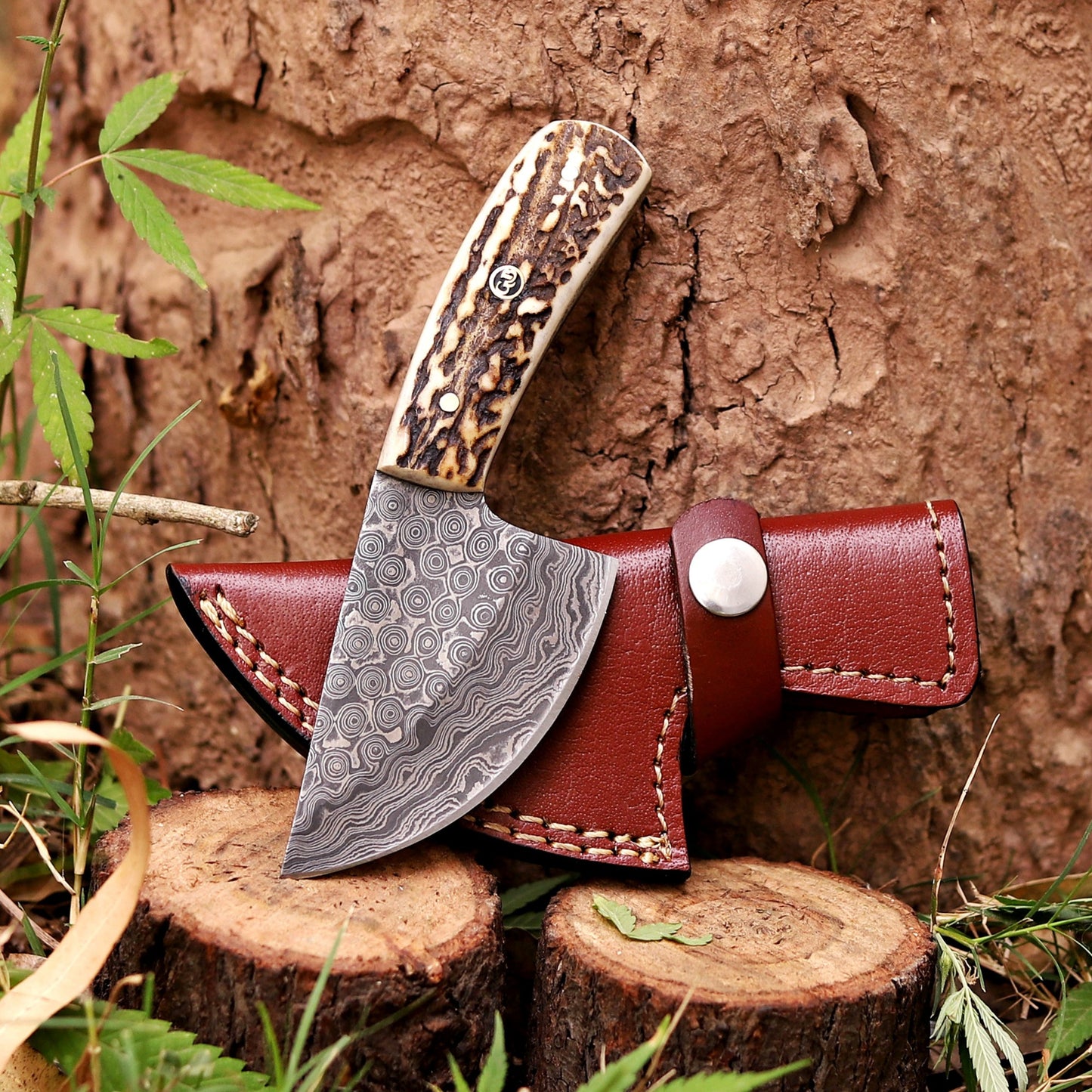 The "Patton Hunter" - Hand-Forged Damascus Steel Blade Skinning Knife – Perfect for Outdoor Enthusiasts