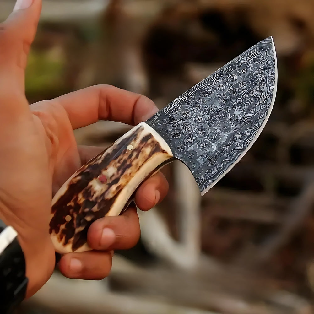 Hand-Forged Damascus Steel Blade Skinning Knife – Perfect for Outdoor Enthusiasts