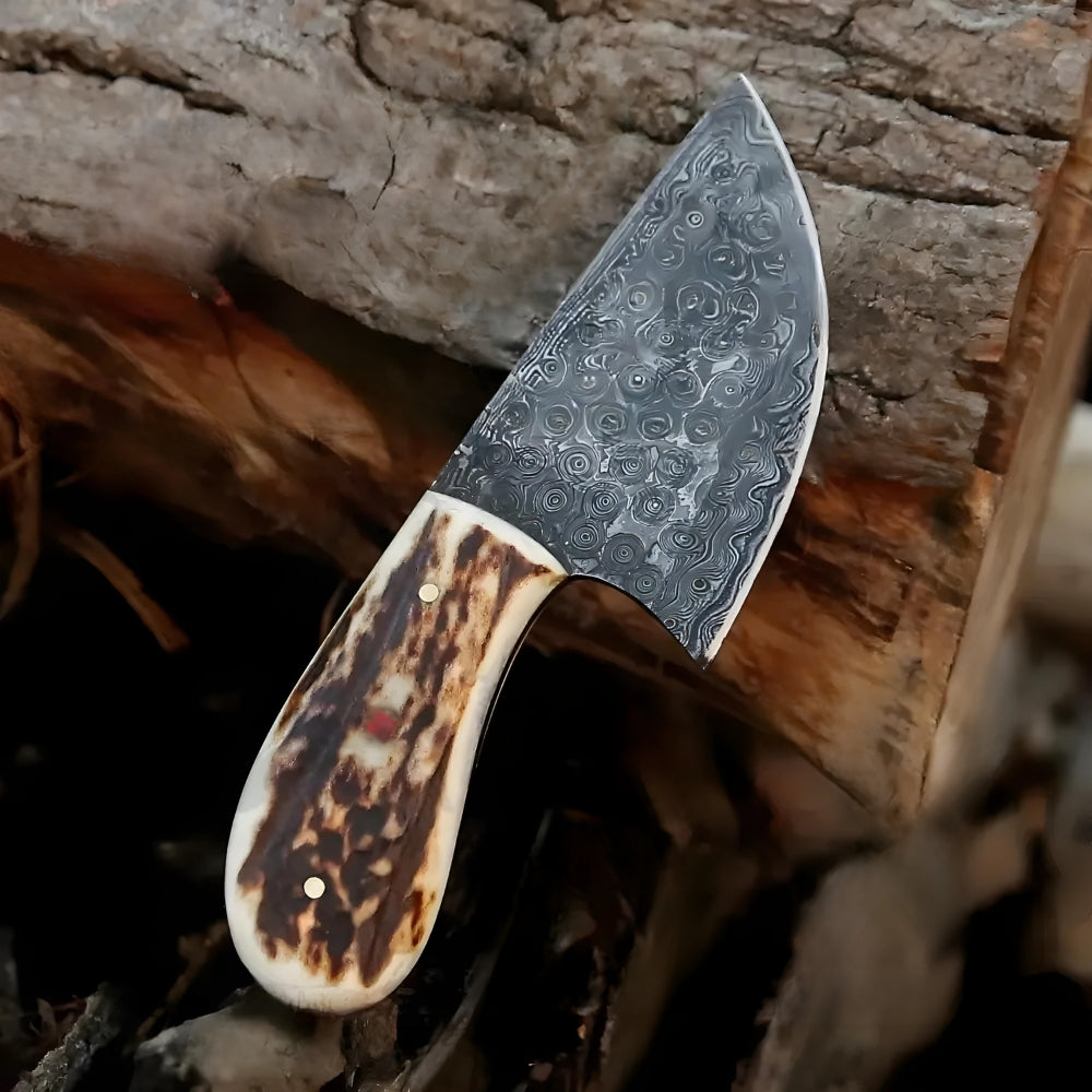 Hand-Forged Damascus Steel Blade Skinning Knife – Perfect for Outdoor Enthusiasts