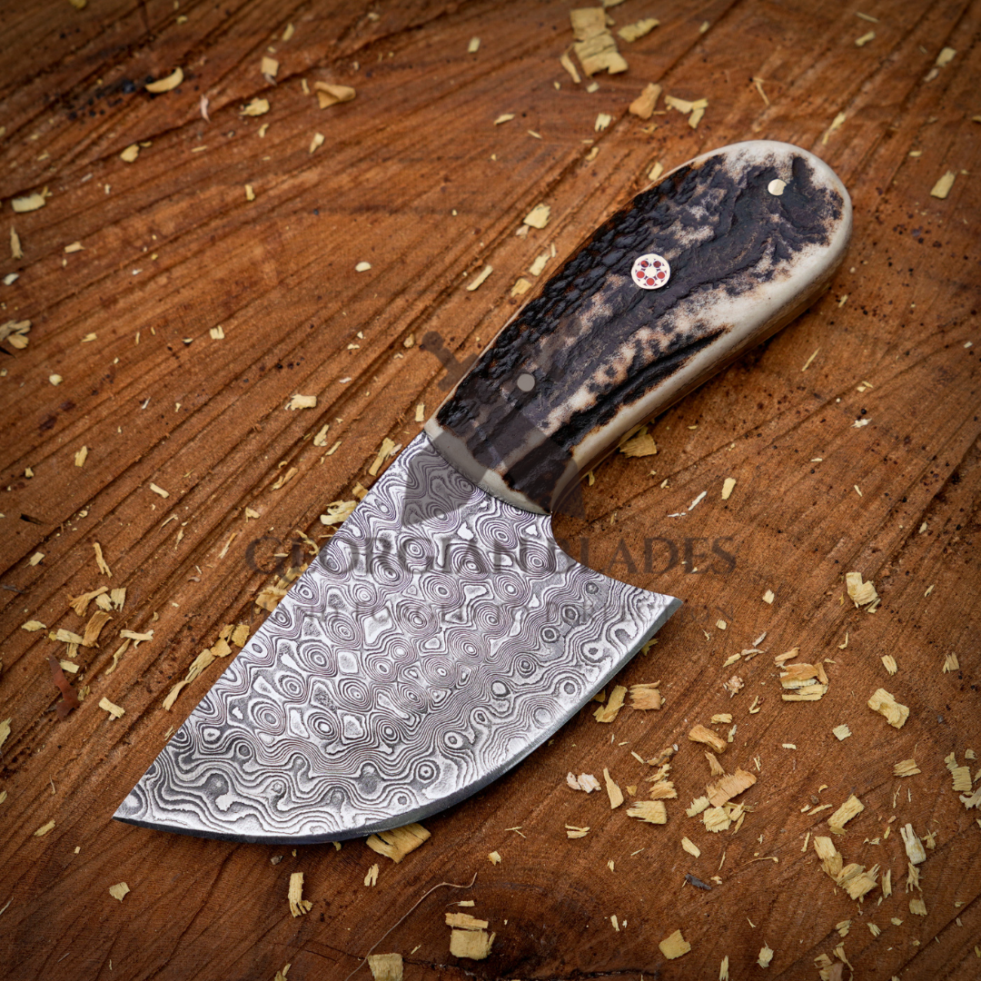 Hand-Forged Damascus Steel Blade Skinning Knife – Perfect for Outdoor Enthusiasts