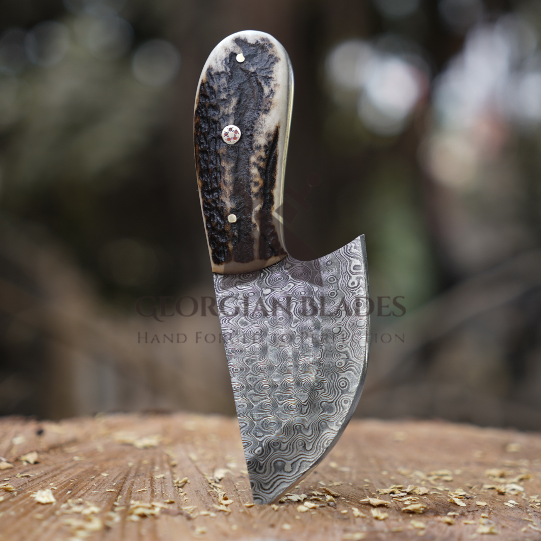 Hand-Forged Damascus Steel Blade Skinning Knife – Perfect for Outdoor Enthusiasts