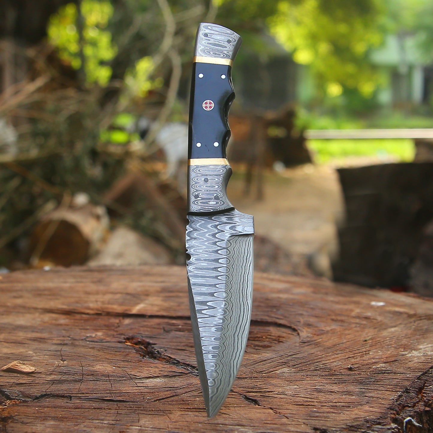 The Thorpe Hunter – 9 inch Hand-Forged Damascus Hunting Knife with Ram Horn Handle and Leather Sheath