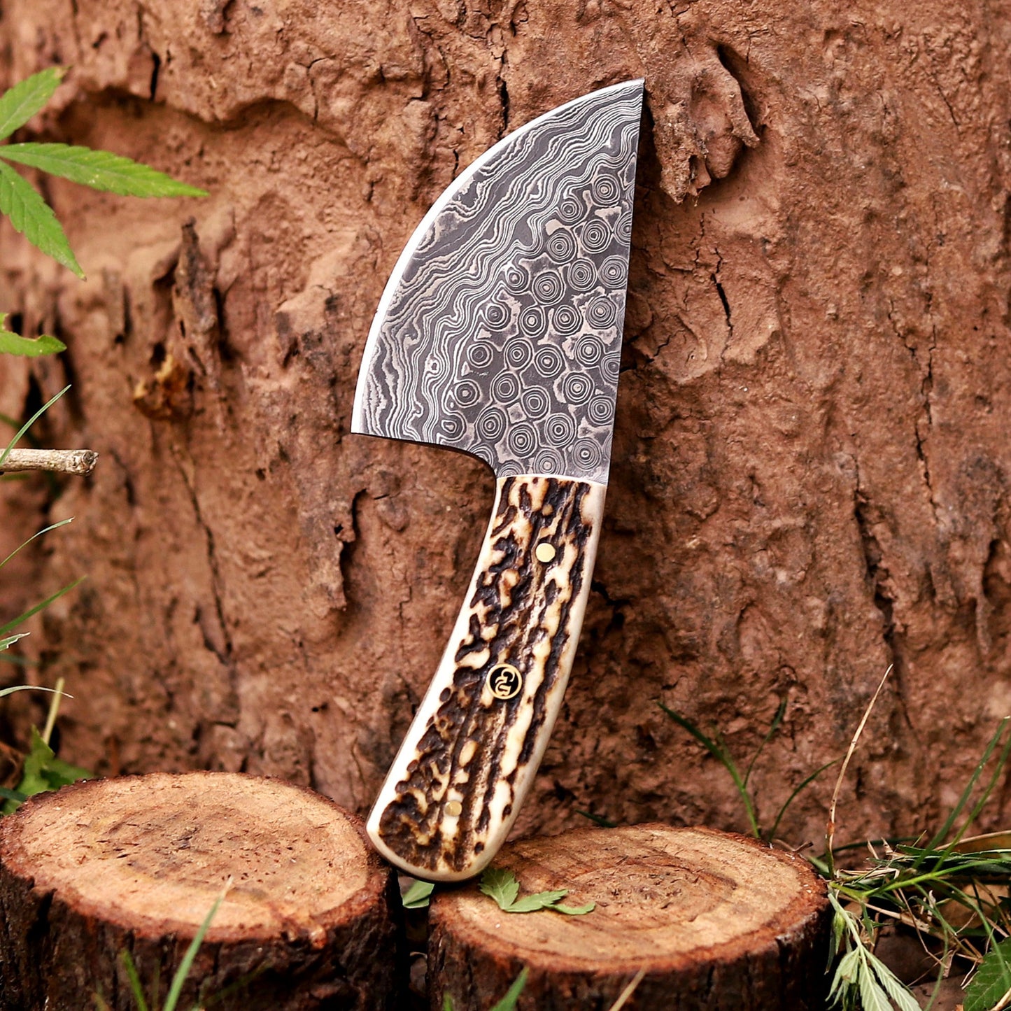The "Patton Hunter" - Hand-Forged Damascus Steel Blade Skinning Knife – Perfect for Outdoor Enthusiasts
