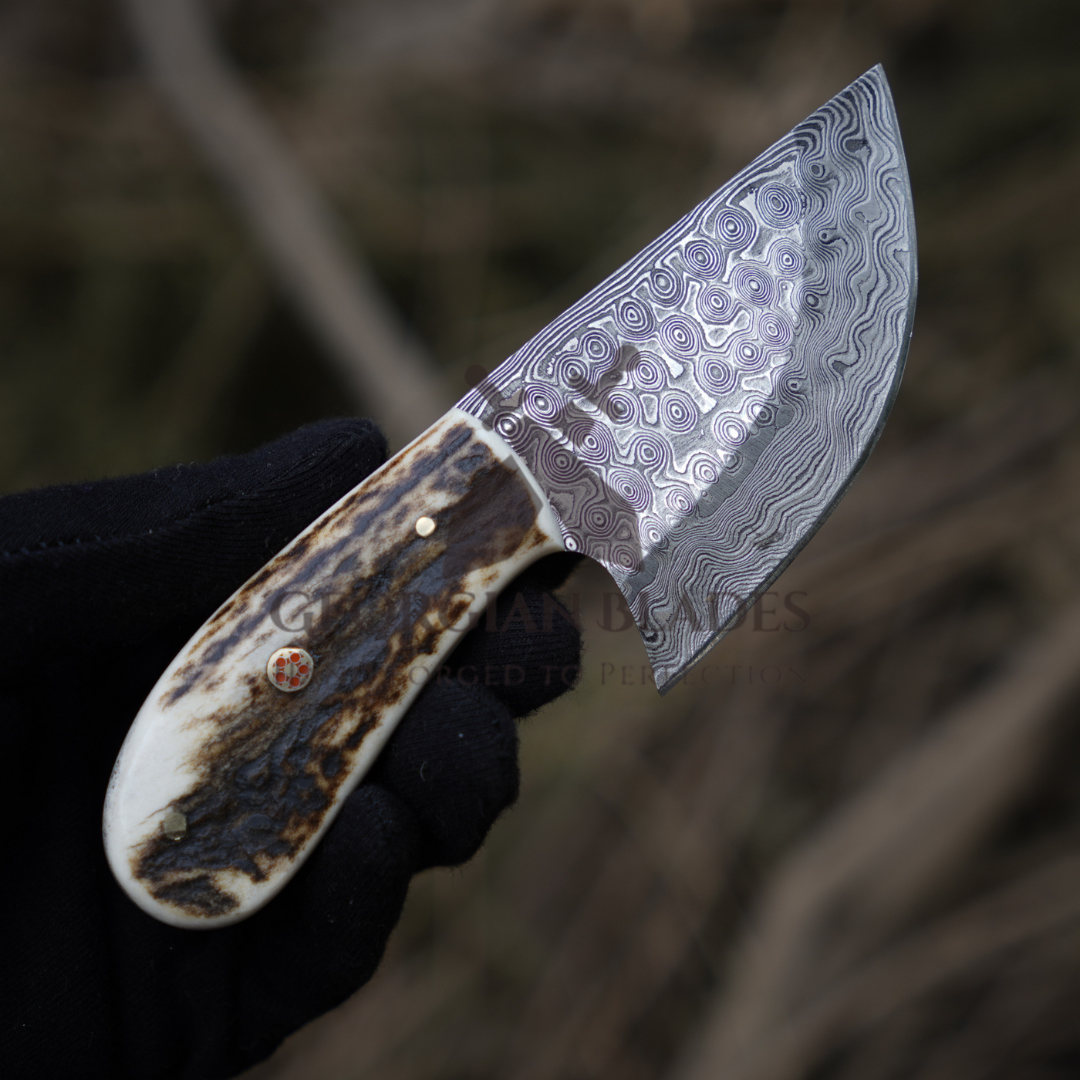 Hand-Forged Damascus Steel Blade Skinning Knife – Perfect for Outdoor Enthusiasts