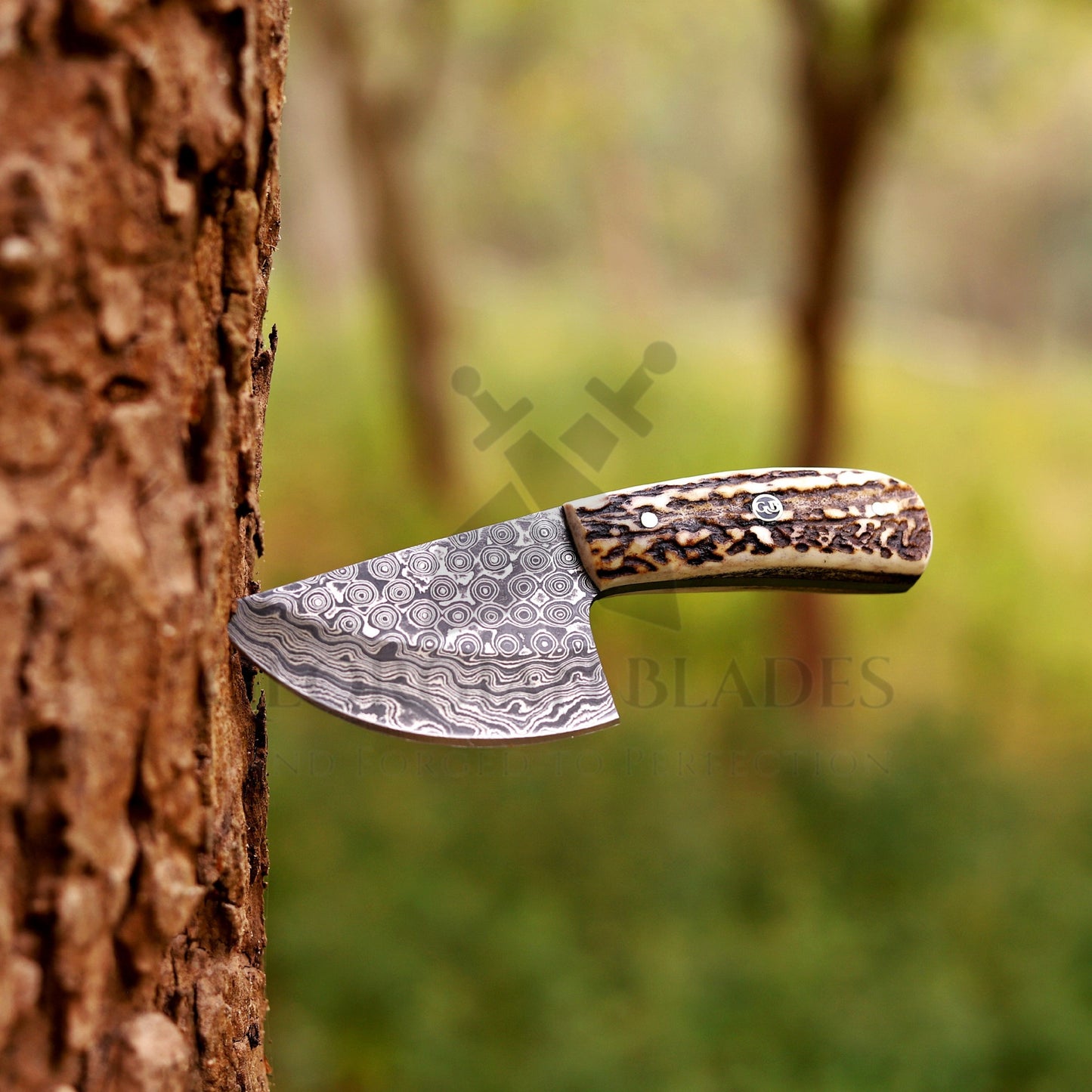 The "Patton Hunter" - Hand-Forged Damascus Steel Blade Skinning Knife – Perfect for Outdoor Enthusiasts