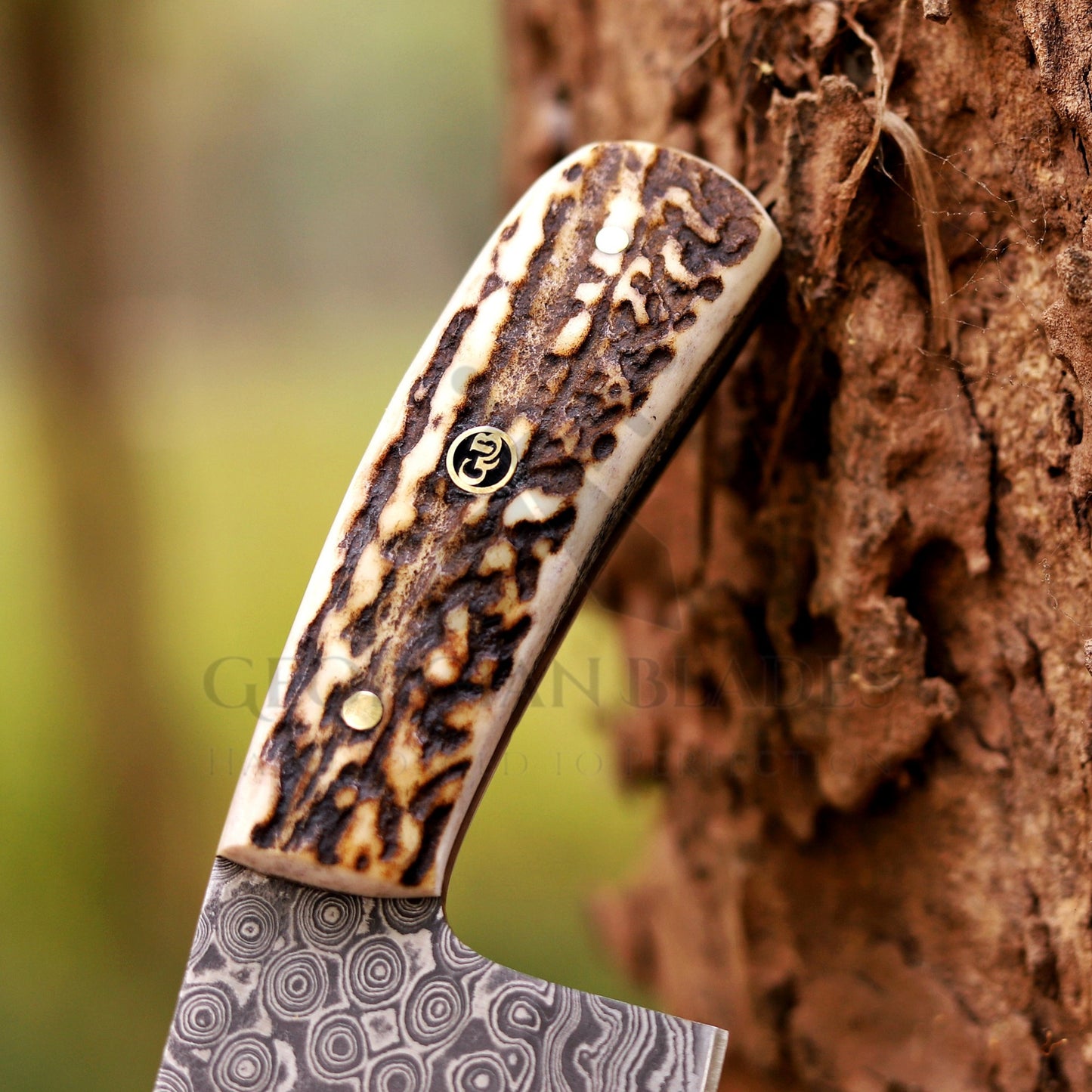 The "Patton Hunter" - Hand-Forged Damascus Steel Blade Skinning Knife – Perfect for Outdoor Enthusiasts