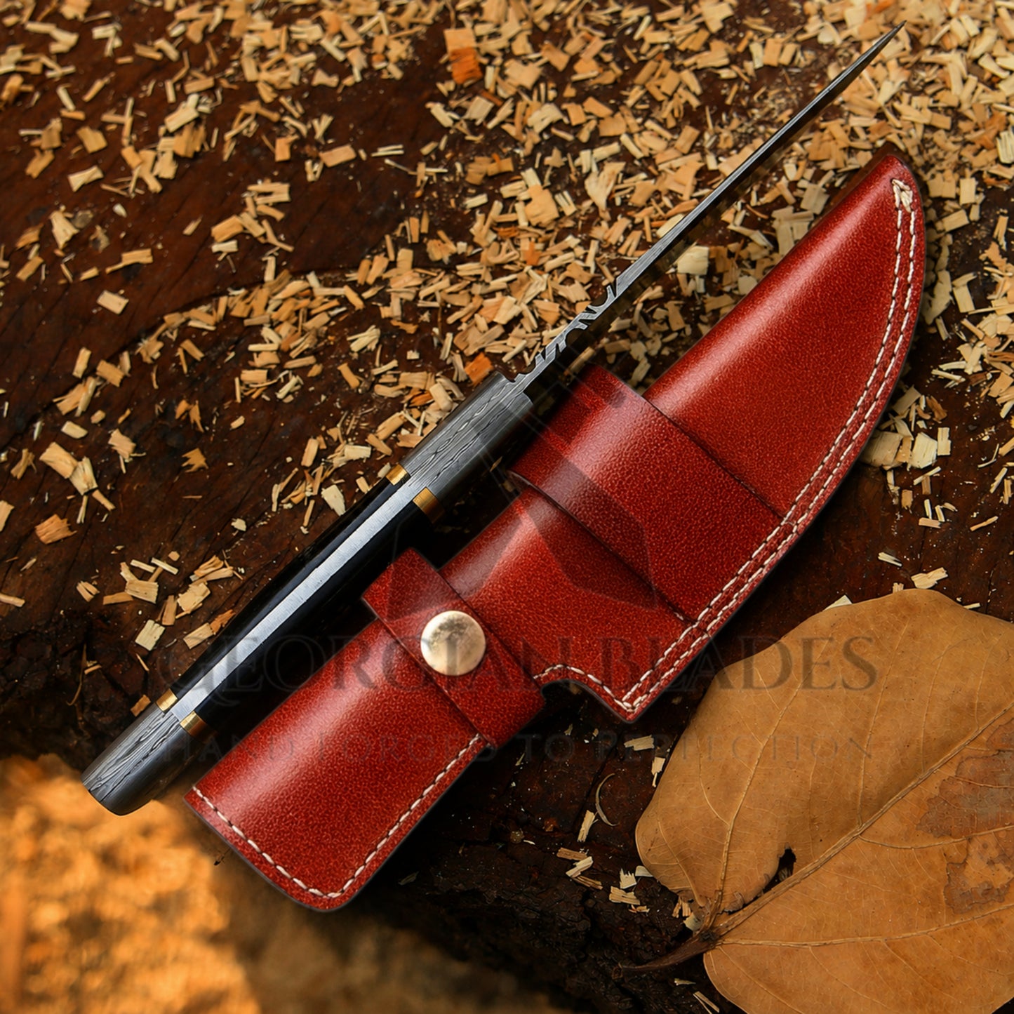 The Thorpe Hunter – 9 inch Hand-Forged Damascus Hunting Knife with Ram Horn Handle and Leather Sheath