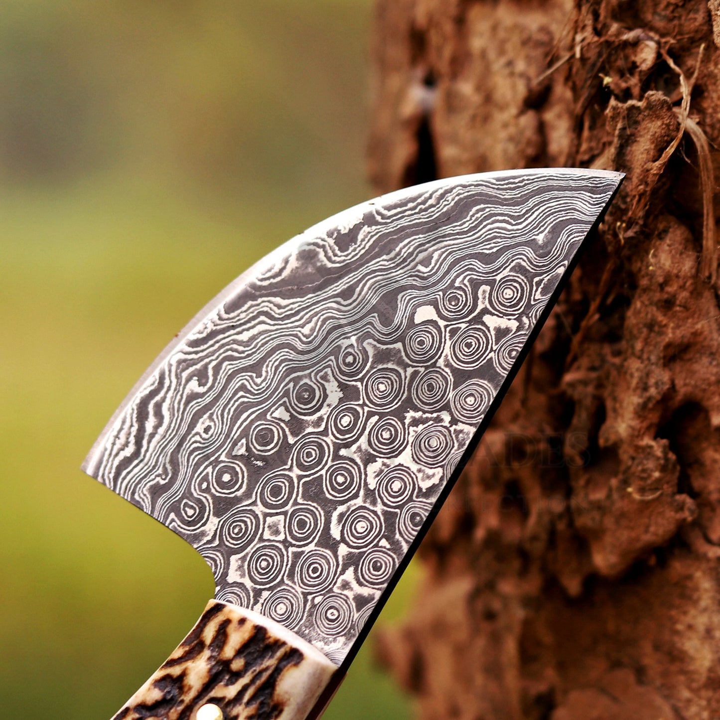 The "Patton Hunter" - Hand-Forged Damascus Steel Blade Skinning Knife – Perfect for Outdoor Enthusiasts