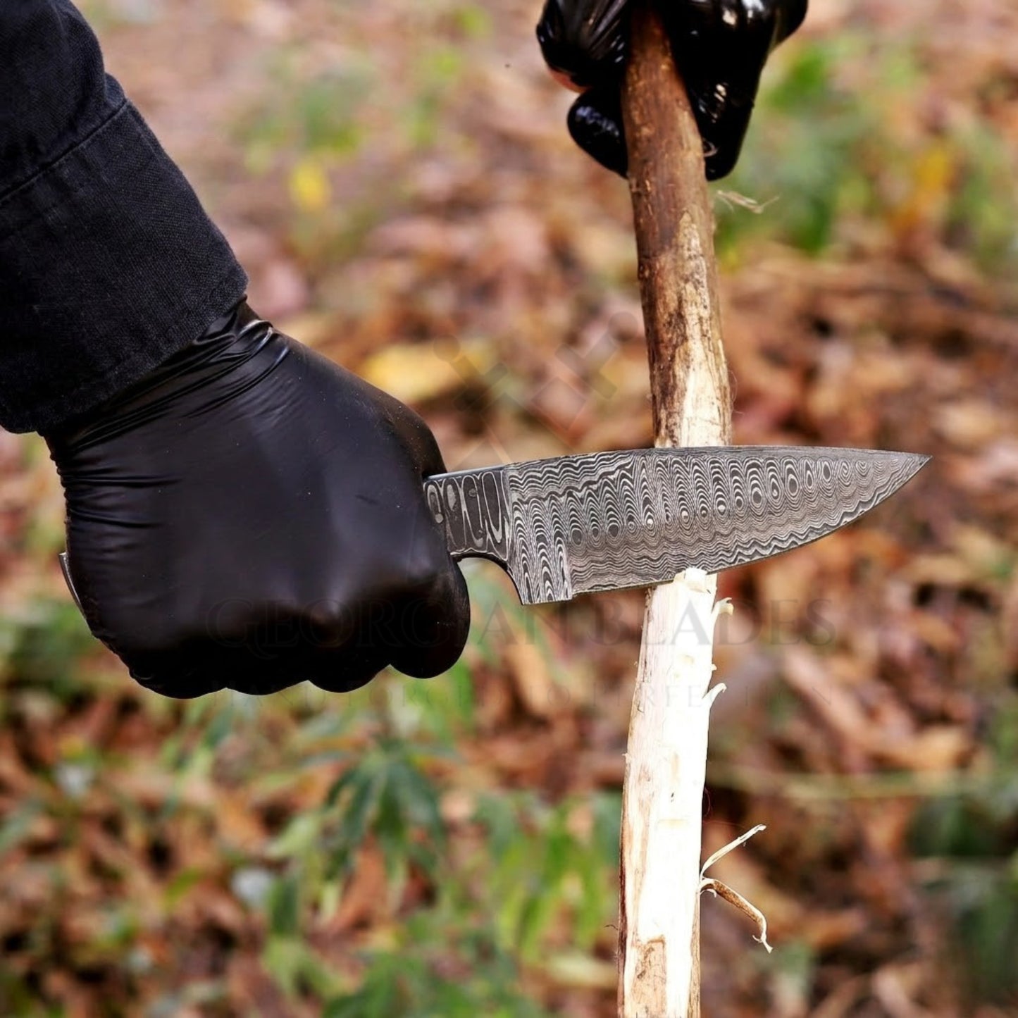 The Thorpe Hunter – 9 inch Hand-Forged Damascus Hunting Knife with Ram Horn Handle and Leather Sheath