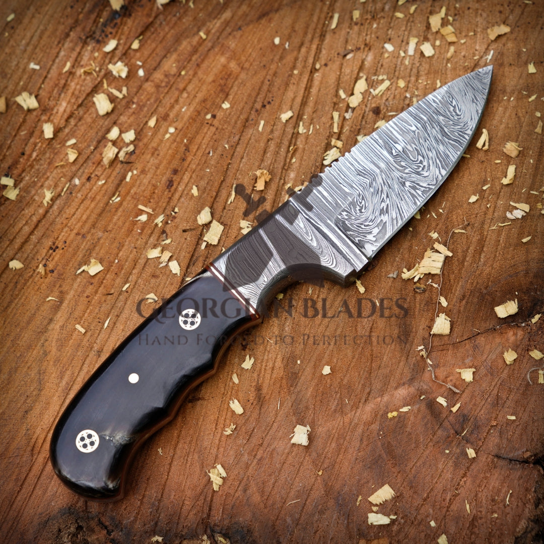 Firefang Damascus Skinner - 7.25” Hand Forged Damascus Steel Full Tang Skinner Knife - Buffalo Horn Handle