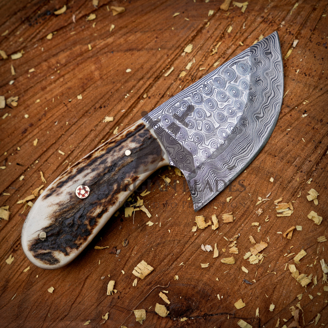 Hand-Forged Damascus Steel Blade Skinning Knife – Perfect for Outdoor Enthusiasts