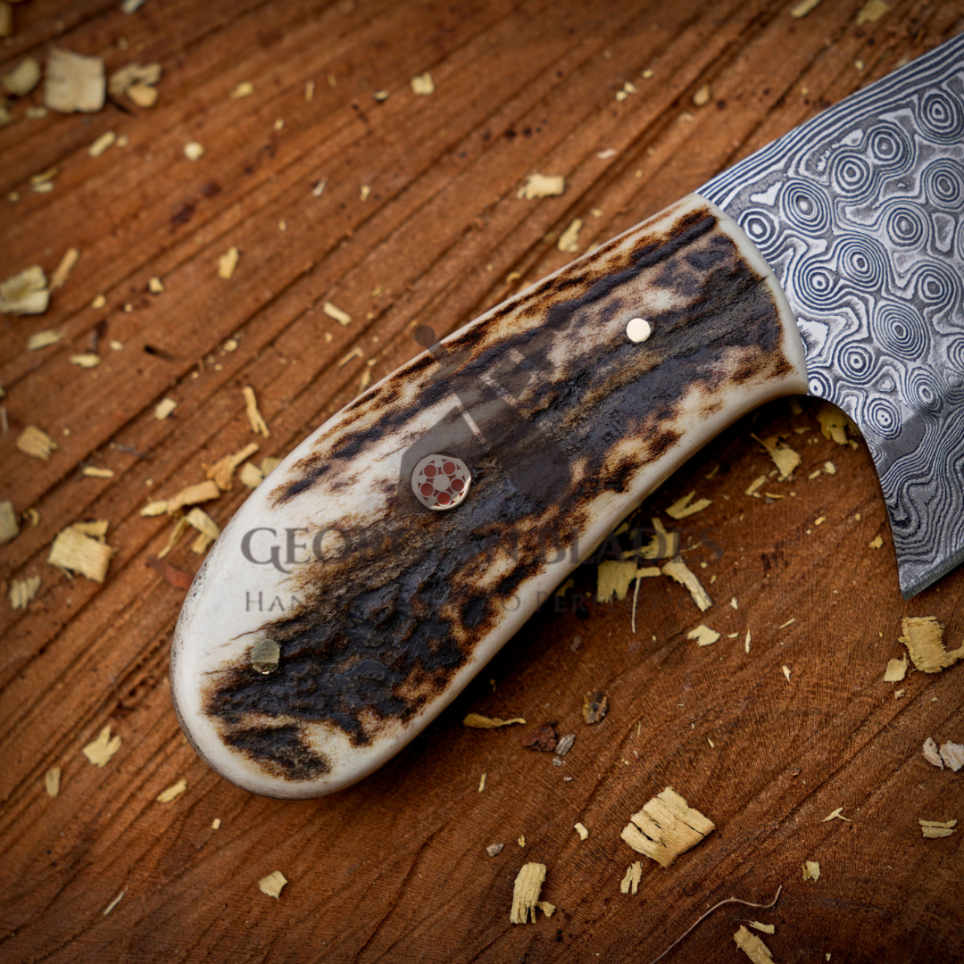 Hand-Forged Damascus Steel Blade Skinning Knife – Perfect for Outdoor Enthusiasts