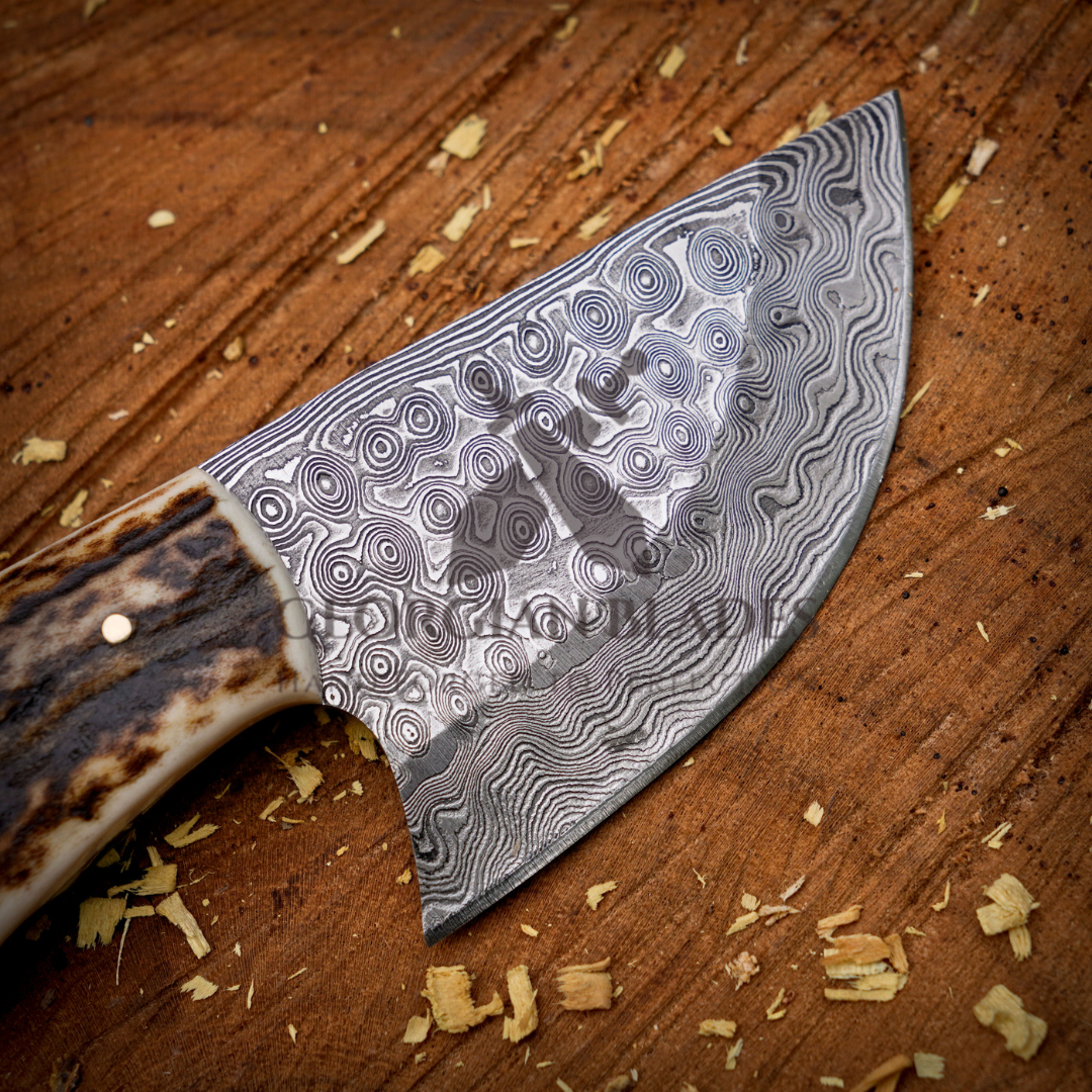 Hand-Forged Damascus Steel Blade Skinning Knife – Perfect for Outdoor Enthusiasts