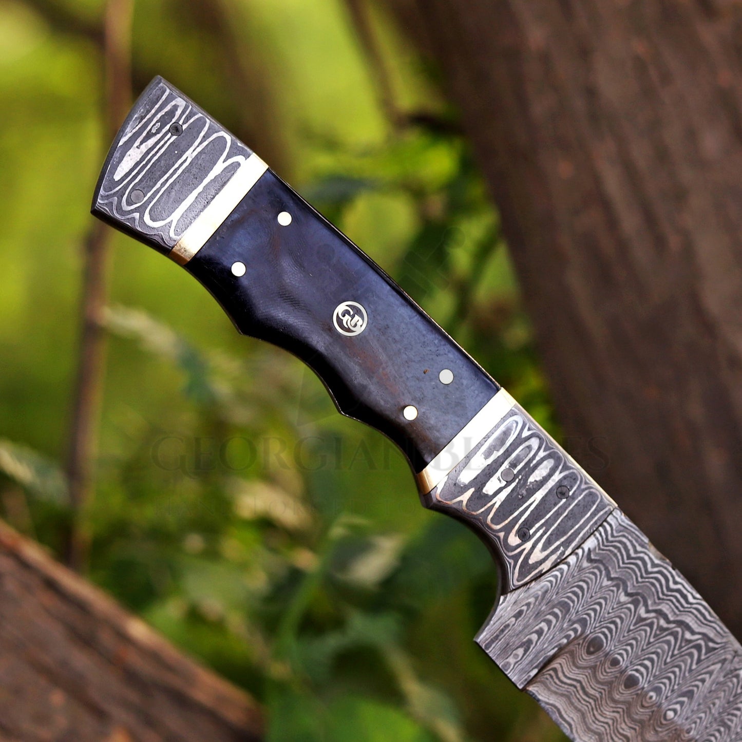 The Thorpe Hunter – 9 inch Hand-Forged Damascus Hunting Knife with Ram Horn Handle and Leather Sheath