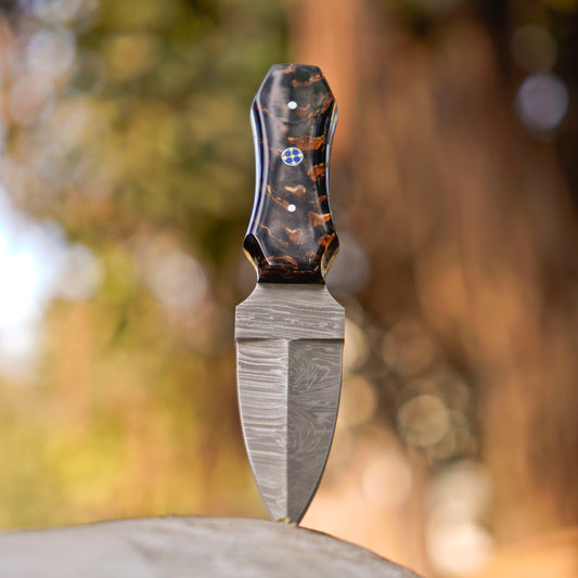 Pine Ridge – Damascus Steel Field Knife with Epoxy Pine-Cone Handle