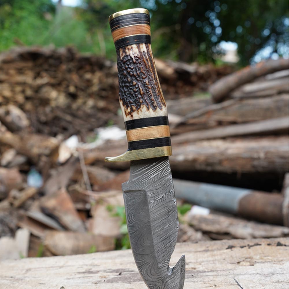 The Wilderness Edge: Premium Custom Damascus Steel Hunting Knife